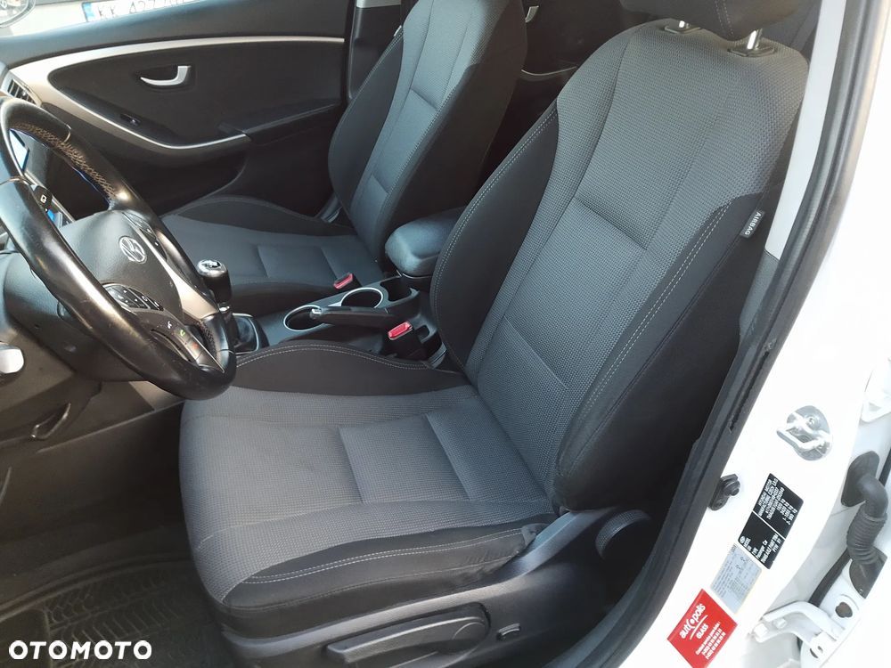 Hyundai i30 blue 1.6 CRDi Passion - 5