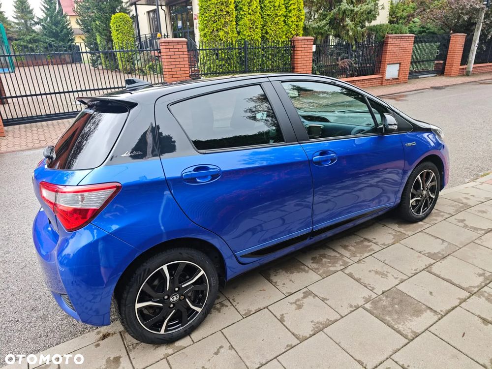 Toyota Yaris Hybrid 100 Selection Platinum - 12