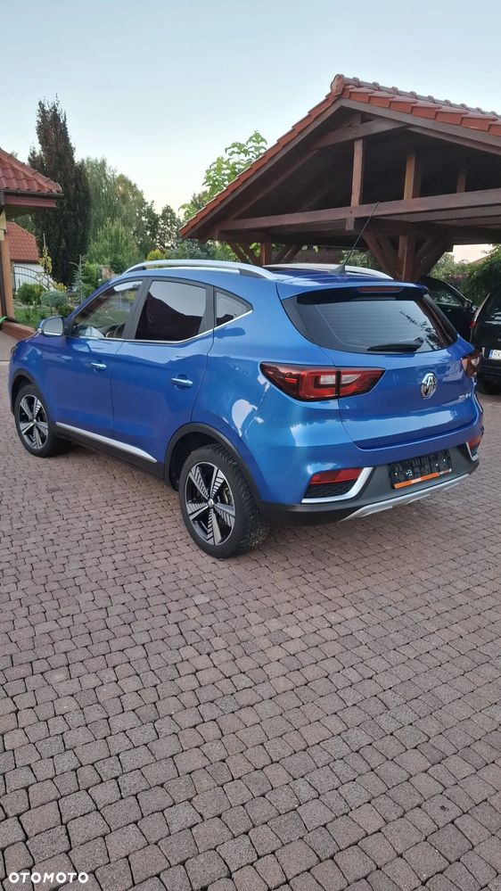 MG ZS - 11