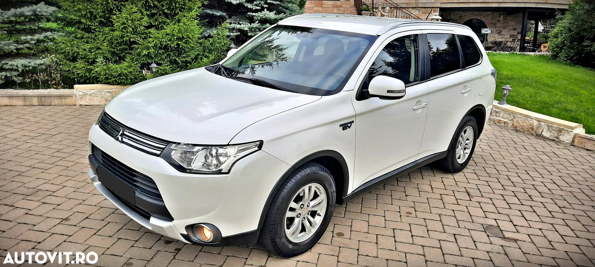 Mitsubishi Outlander 2.0 4WD Plug-In Hybrid - 12