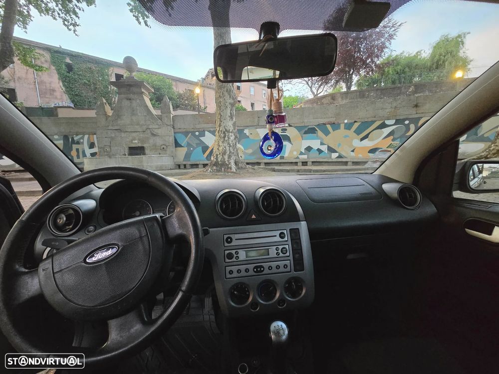 Ford Fiesta 1.25 Trend - 12