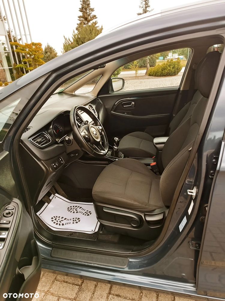 Kia Carens 1.6 GDI Attract - 11