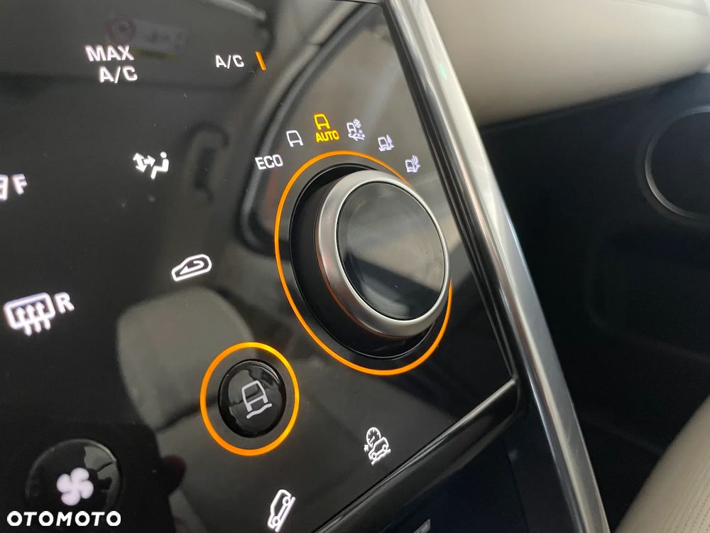 Land Rover Discovery Sport 2.0 P200 mHEV - 34