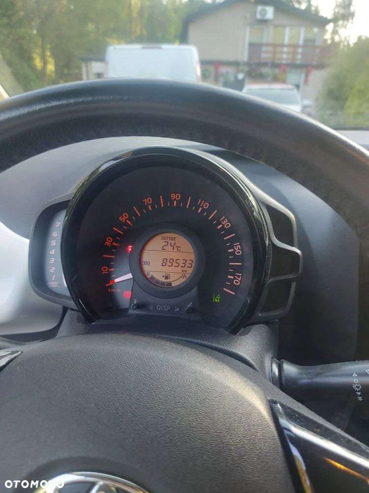 Toyota Aygo x-clusiv - 12