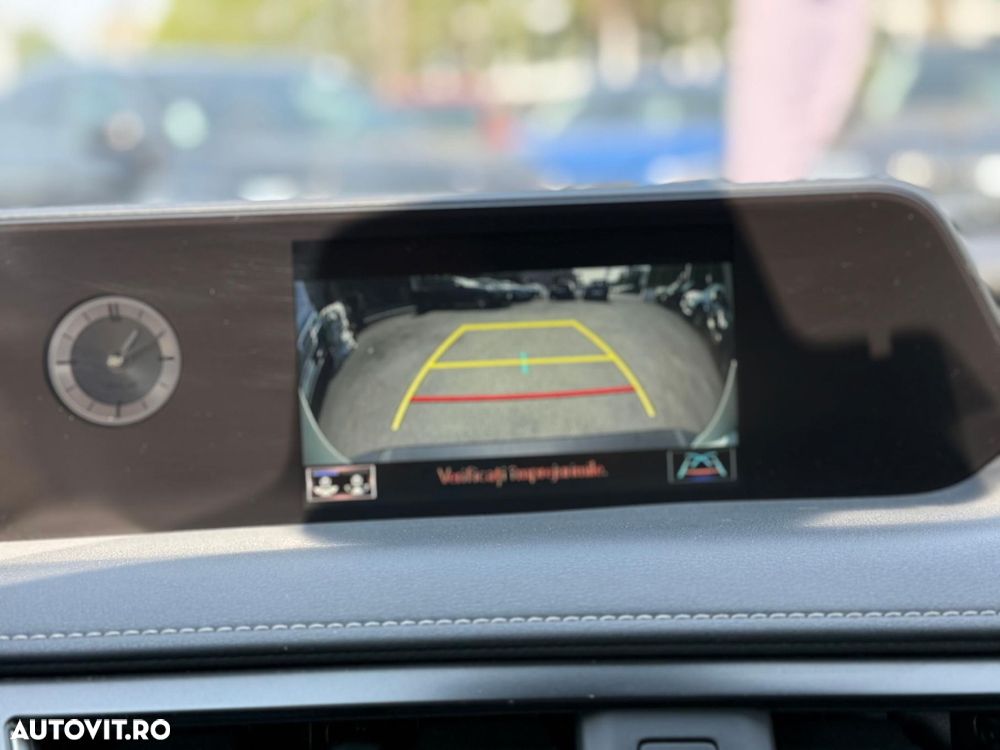 Lexus UX - 12