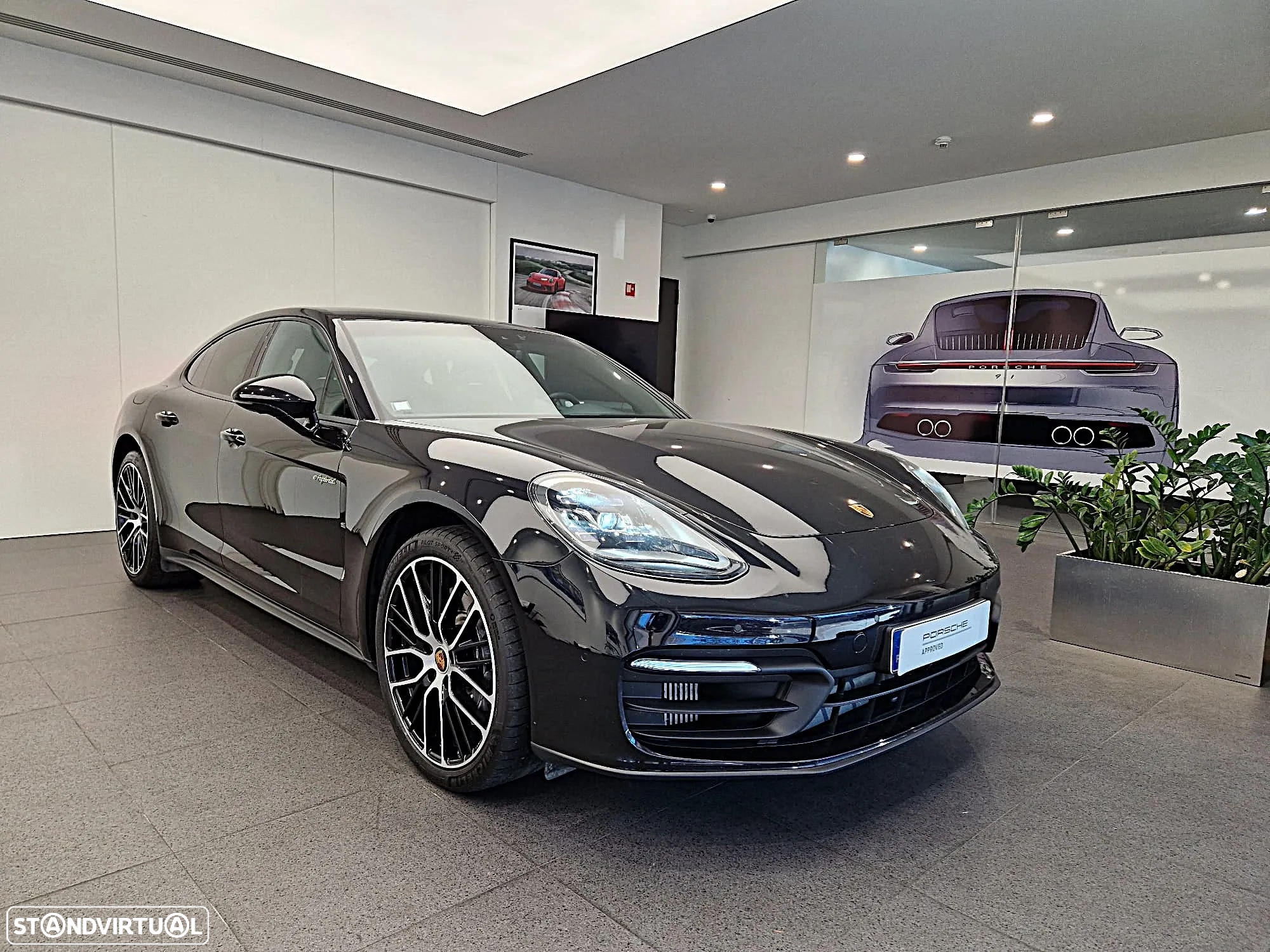 Porsche Panamera 4 E-Hybrid - 12