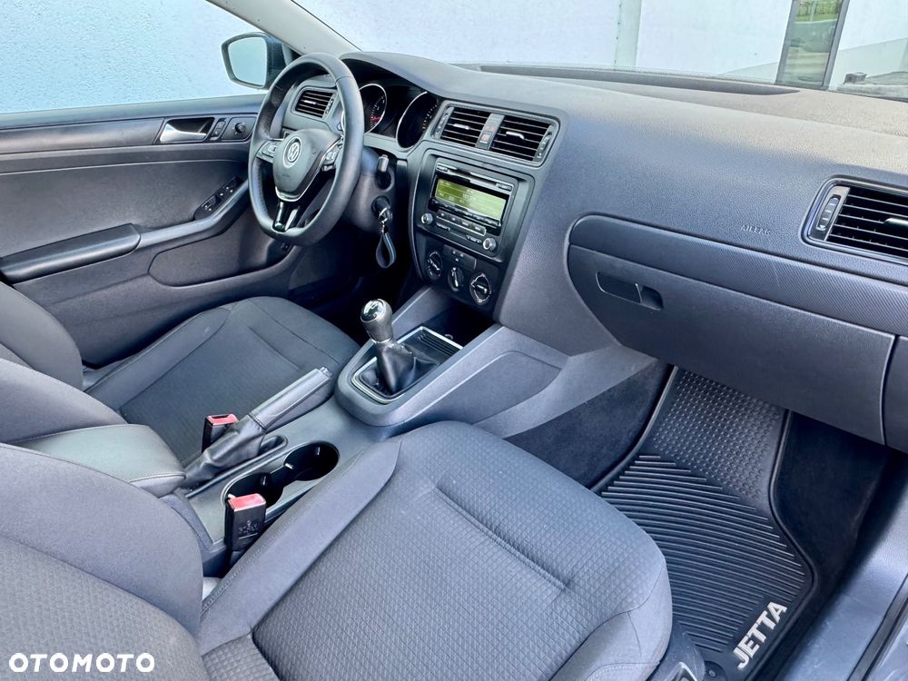 Volkswagen Jetta 2.0 Base - 14