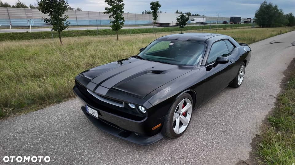 Dodge Challenger - 11