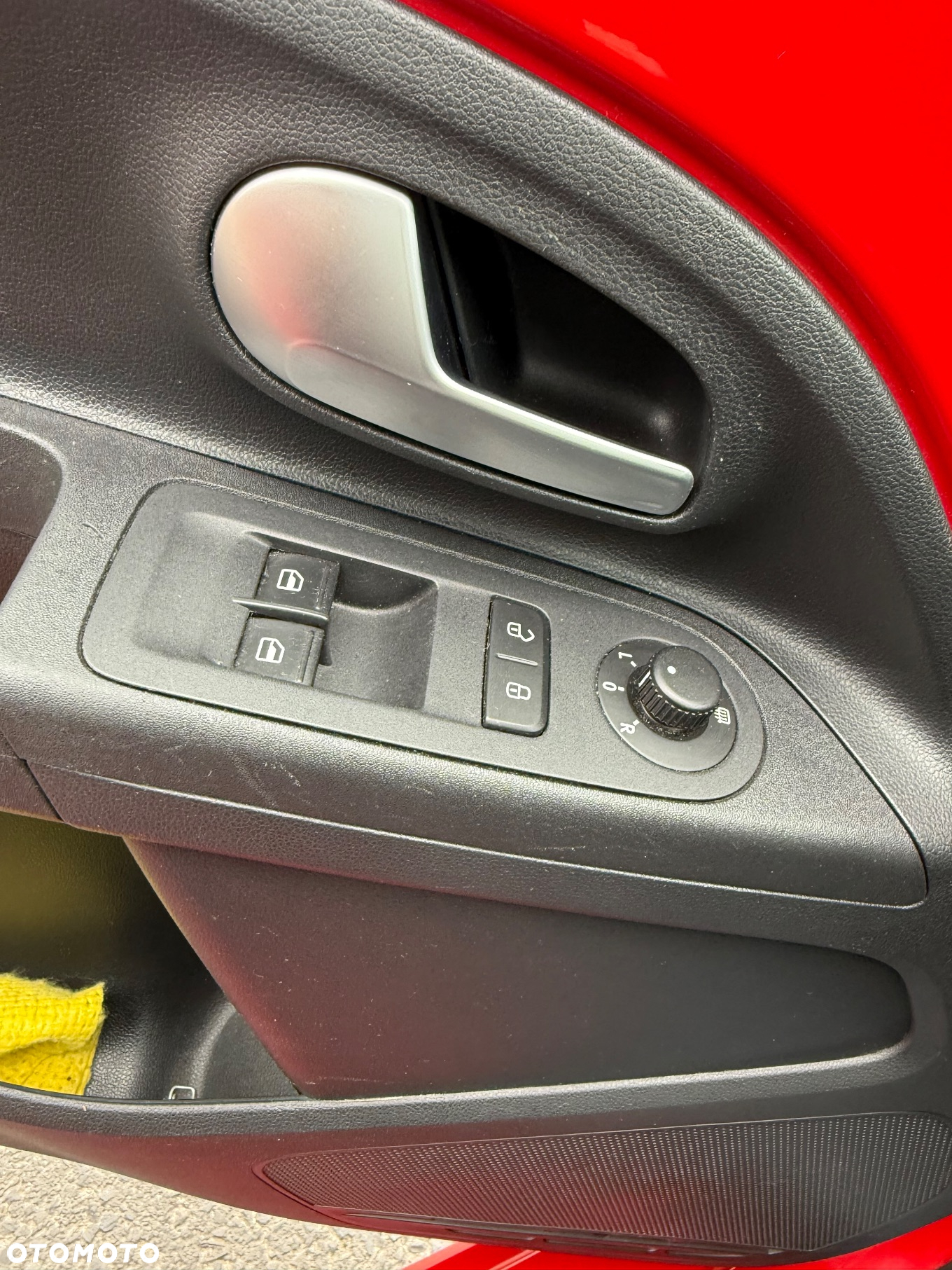 Volkswagen up! colour fortana red - 15