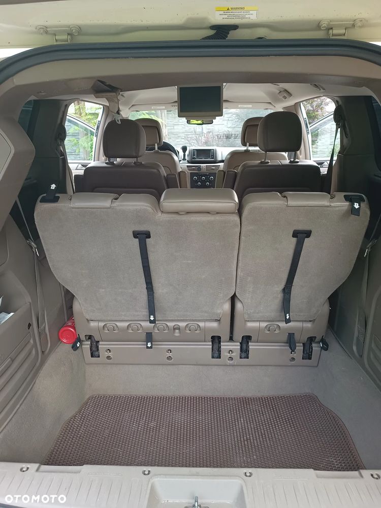 Volkswagen Routan - 5