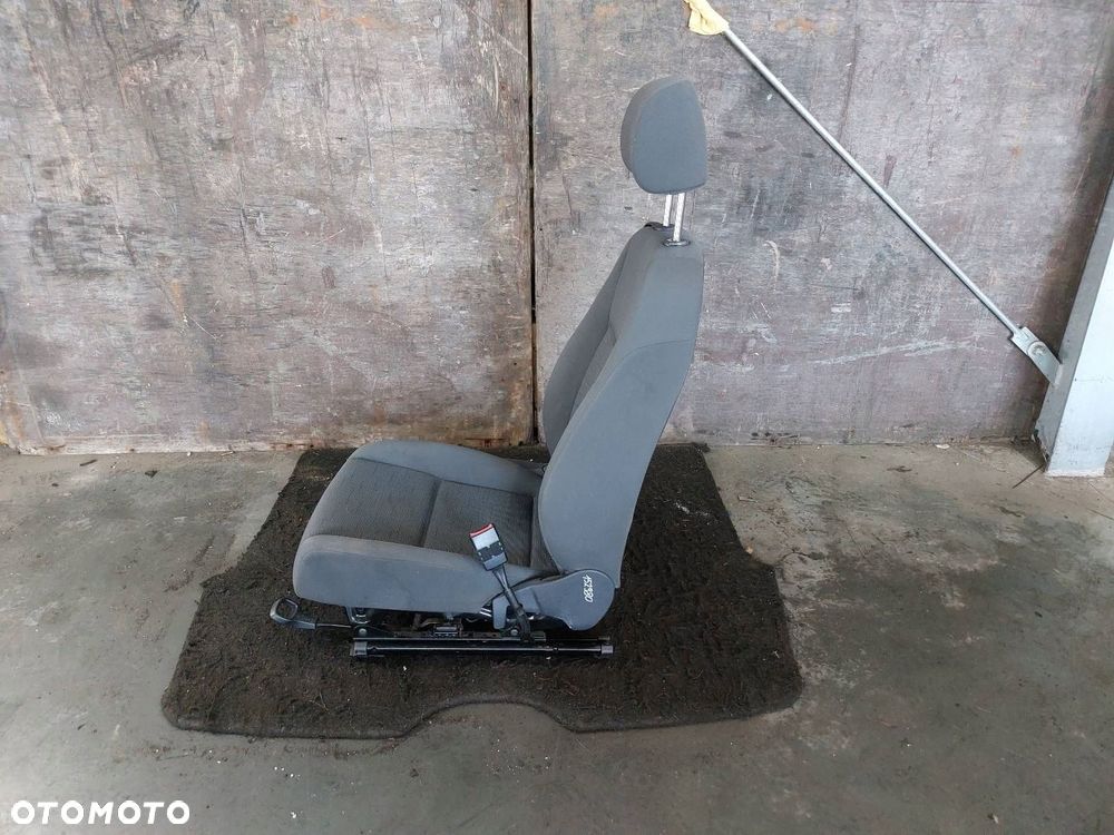 FOTEL PRAWY PRZÓD VOLKSWAGEN GOLF V HB 3D - 5