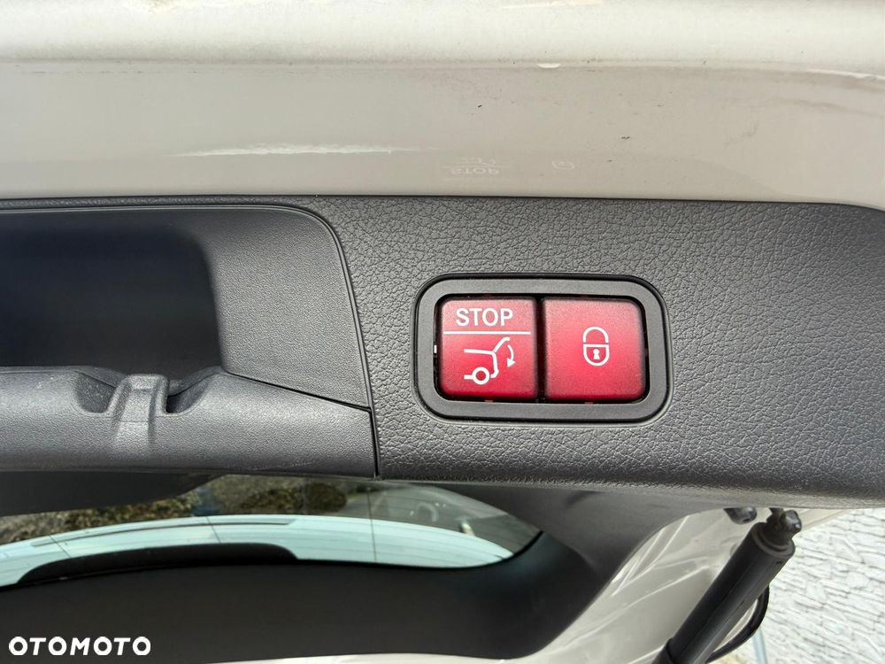 Mercedes-Benz GLB 250 4-Matic 8G-DCT - 14