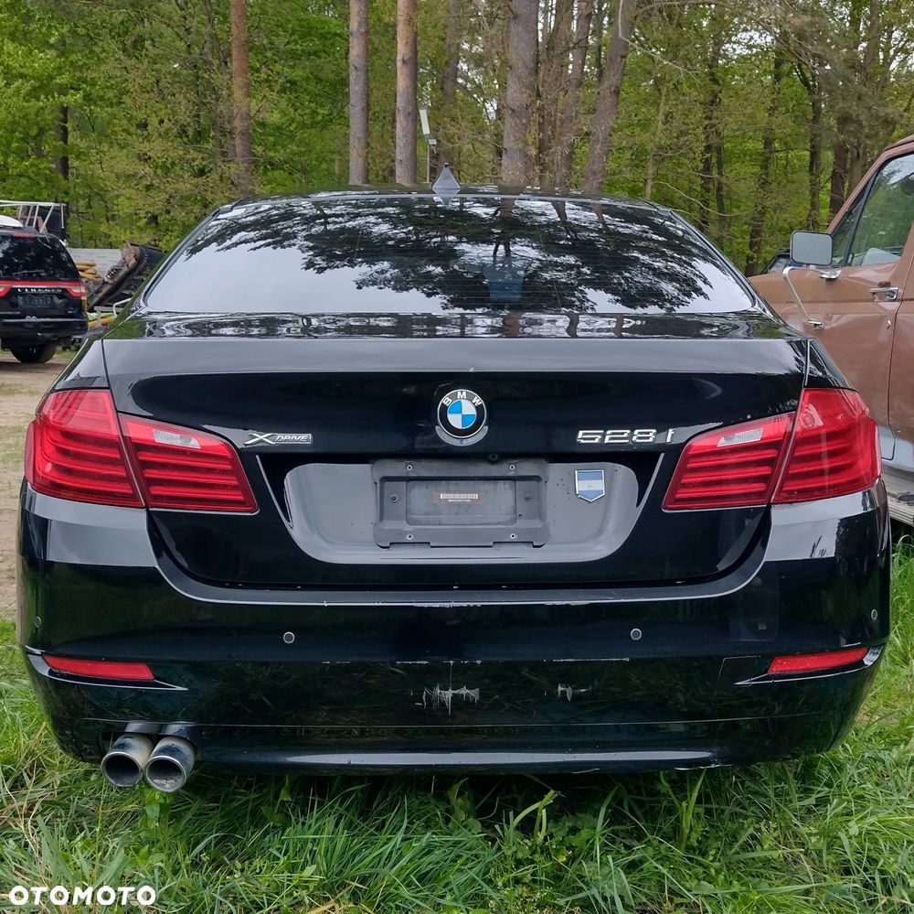 BMW Seria 5 528i xDrive Sport-Aut Luxury Line - 4
