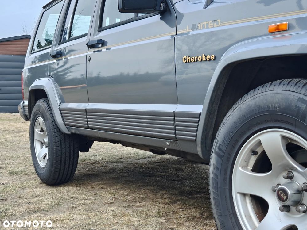 Jeep Cherokee - 16