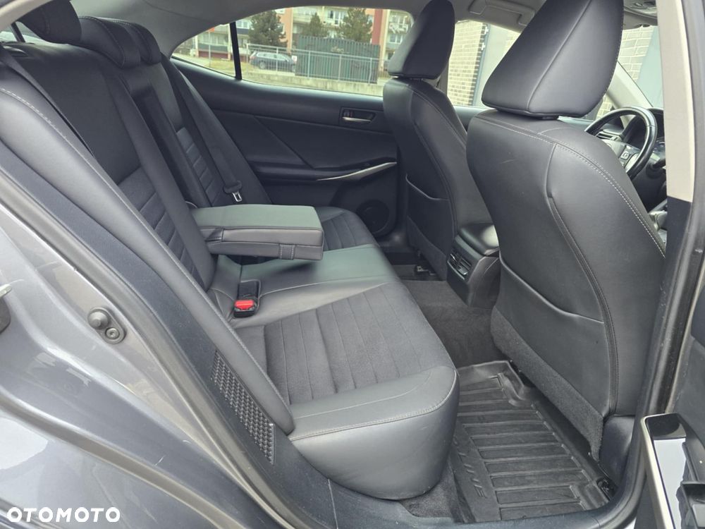 Lexus IS 300h F Sport EU6 - 23