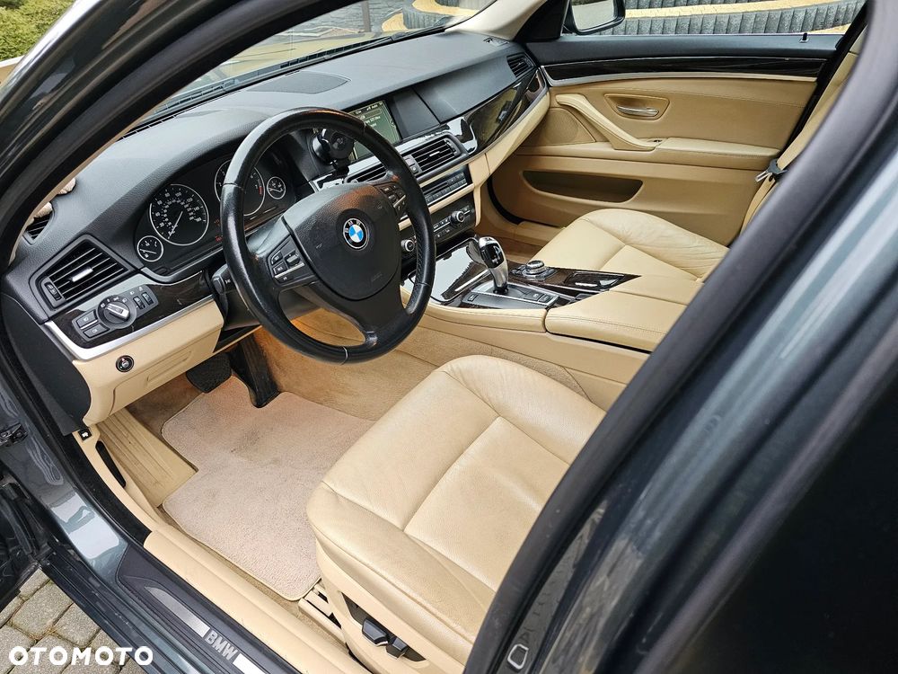 BMW Seria 5 528i - 2