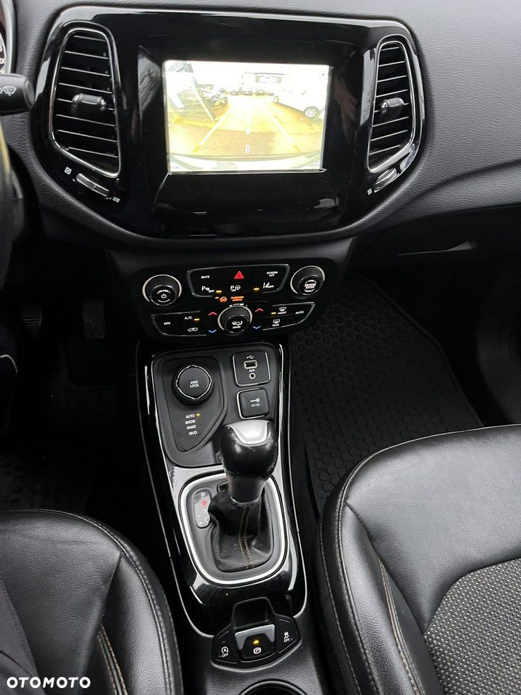 Jeep Compass - 28