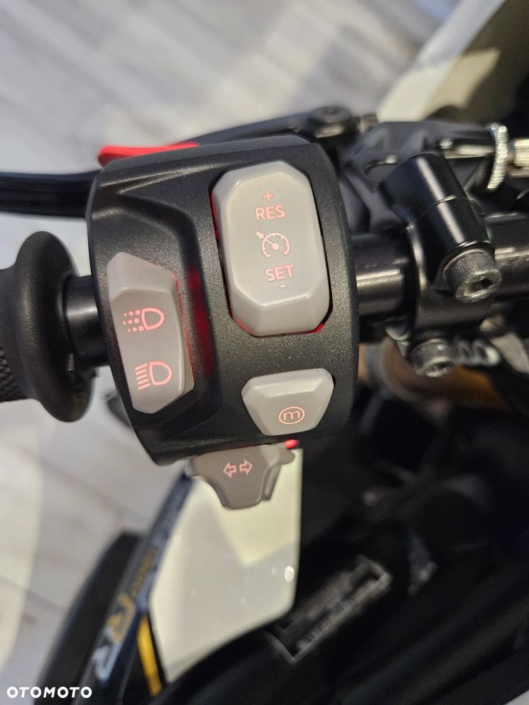 Triumph Speed Triple - 8