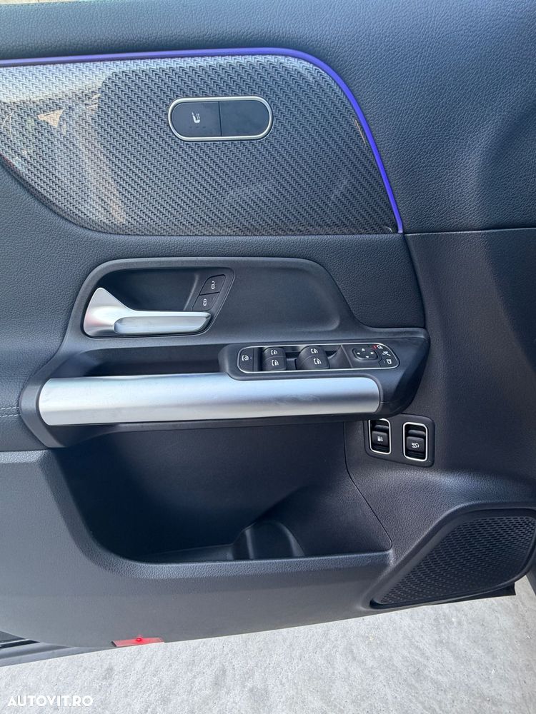 Mercedes-Benz GLA - 13