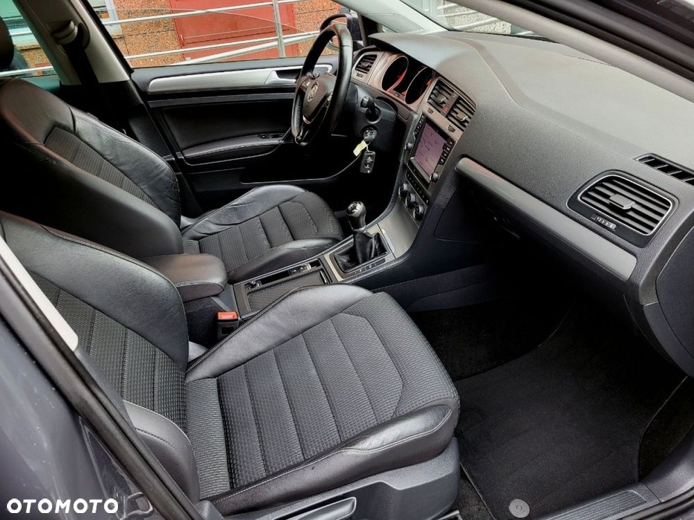 Volkswagen Golf - 26