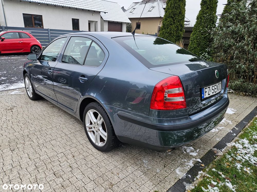 Skoda Octavia 1.6 FSI Ambiente - 8