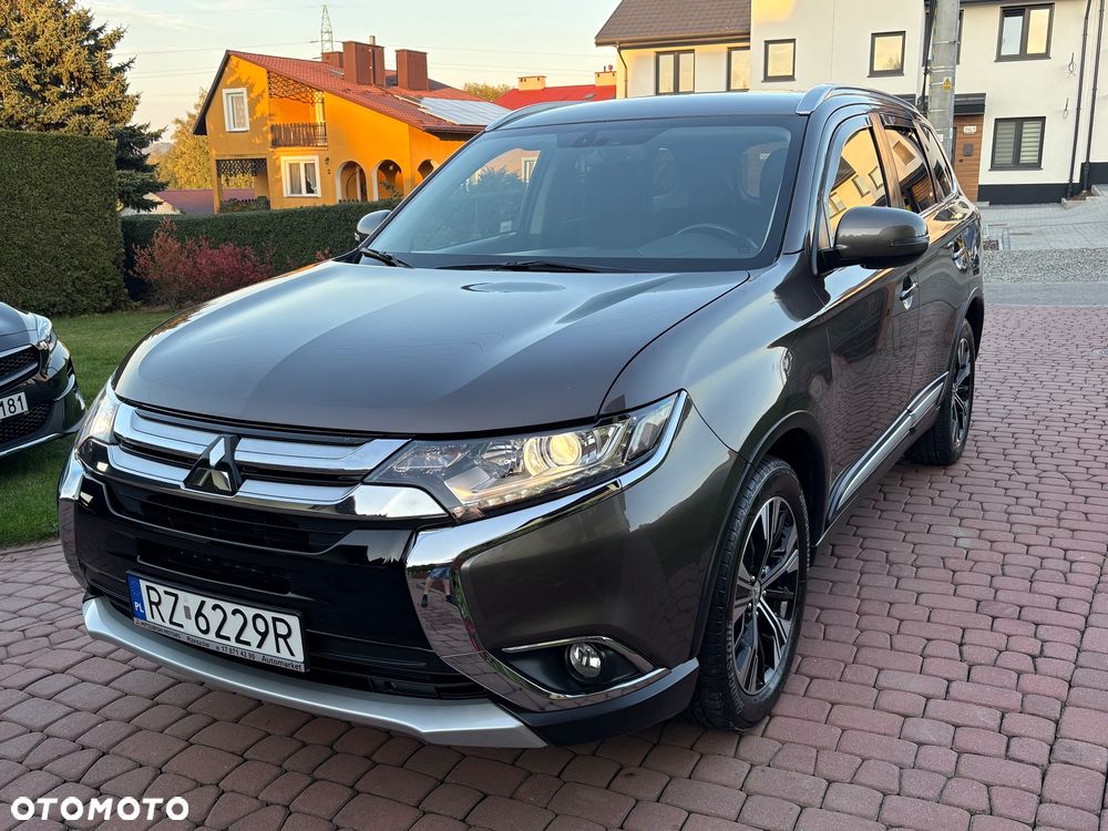 Mitsubishi Outlander 2.0 Instyle + 4WD CVT - 9