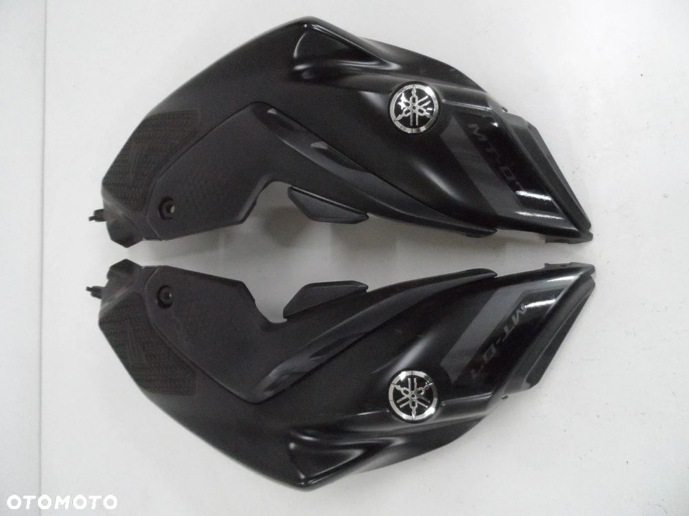 Yamaha MT07 boczek osłona zbiornika P L - 1