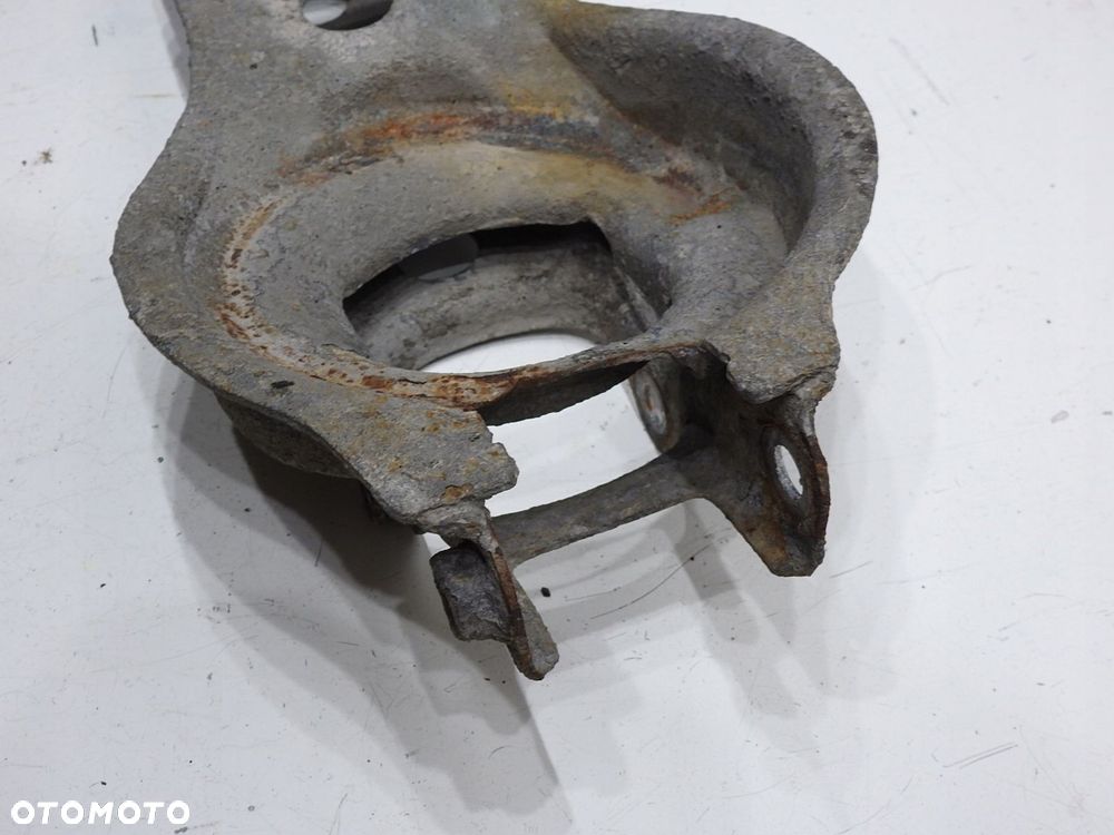 WAHACZ PRAWY TYŁ VOLVO V70 II - 4