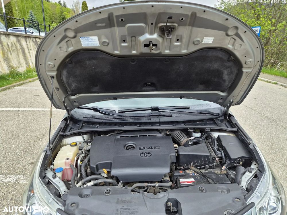 Toyota Avensis 2.0 D-4D Elegance - 3