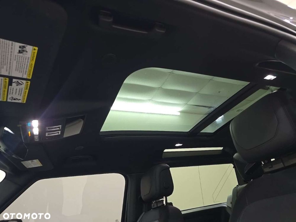 Land Rover Defender - 14