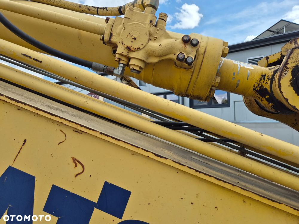 Komatsu pc210lc - 17