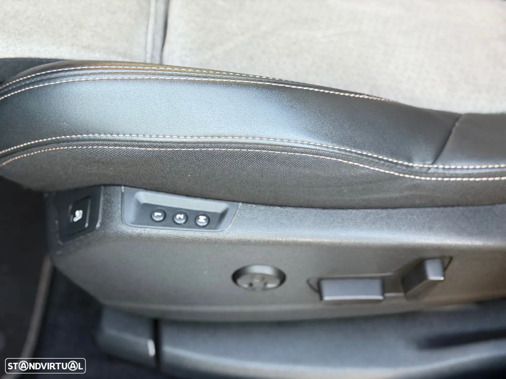 Peugeot 3008 1.6 Hybrid GT Pack e-EAT8 - 15