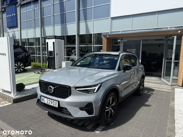 Volvo XC 40 B3 Plus Dark - 3