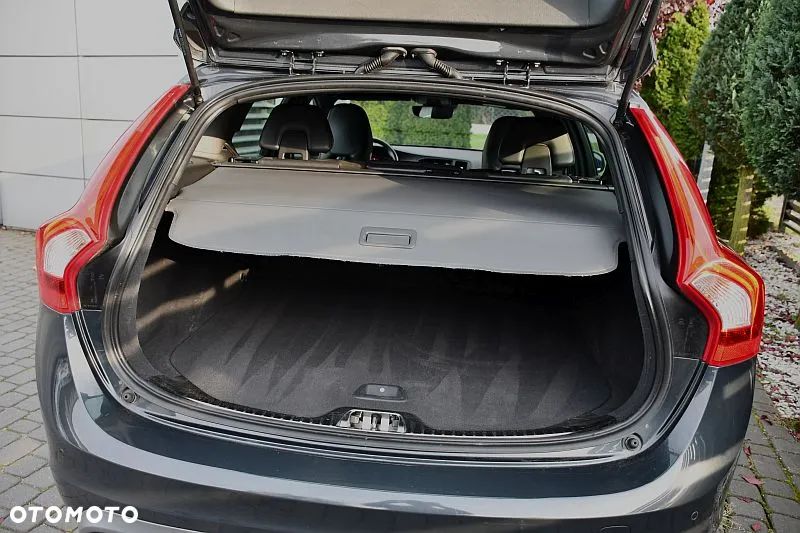 Volvo V60 D3 R-Design - 23