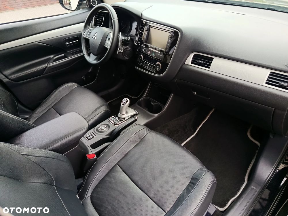 Mitsubishi Outlander 2.0 4WD Plus - 29
