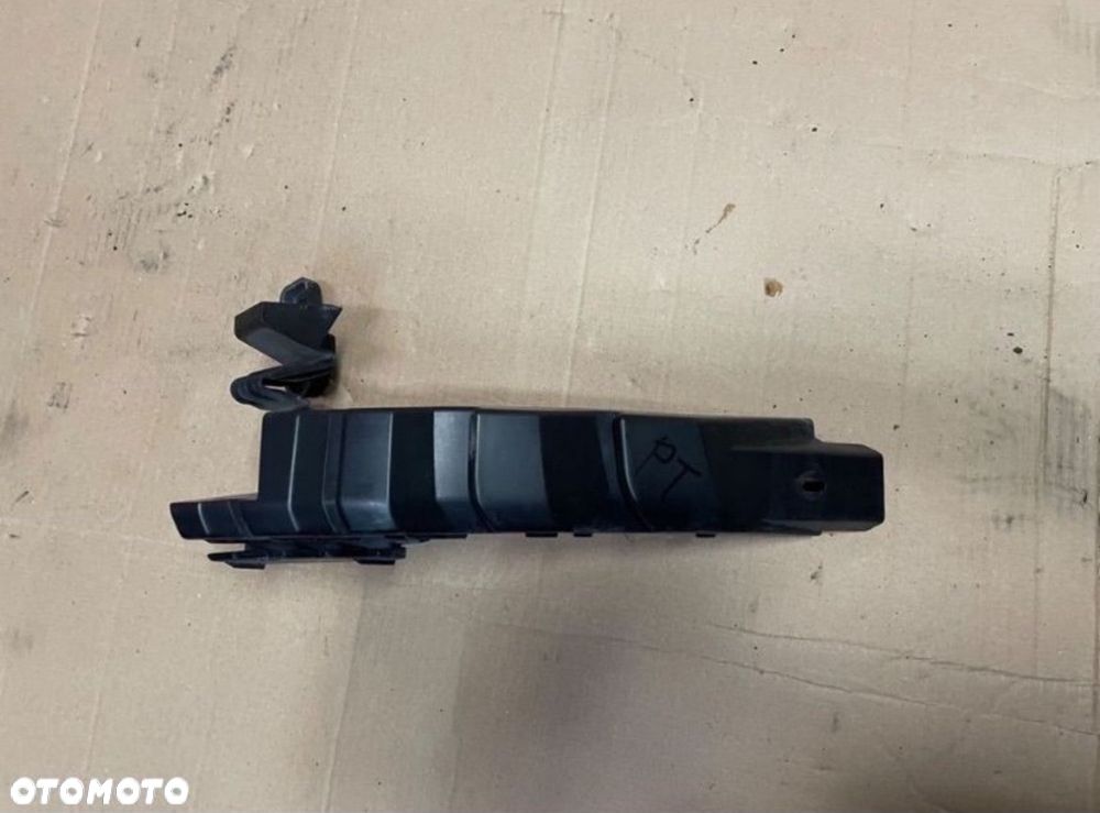 Ślizg zderzaka tył Jaguar f-pace x761