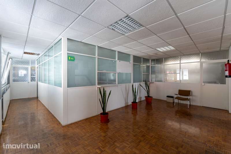 Escritório Ampliado c/ Terraço Privativo e Garagem | Torres Vedras - Grande imagem: 2/35