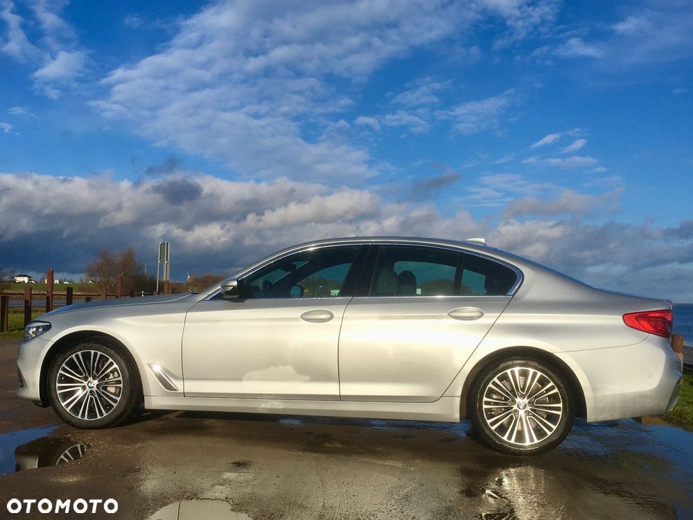 BMW Seria 5 540i GPF xDrive Luxury Line - 7