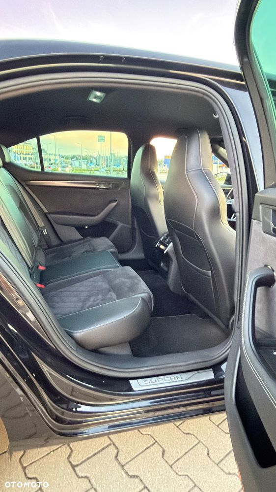 Skoda Superb 2.0 TDI Sportline DSG - 8