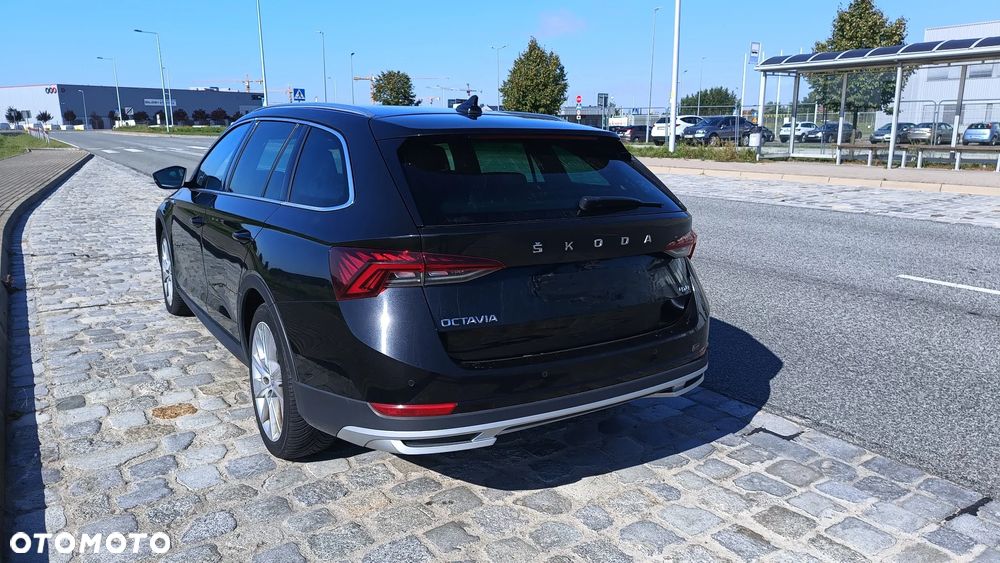 Skoda Octavia Combi 2.0 TDI DSG 4x4 Scout - 12