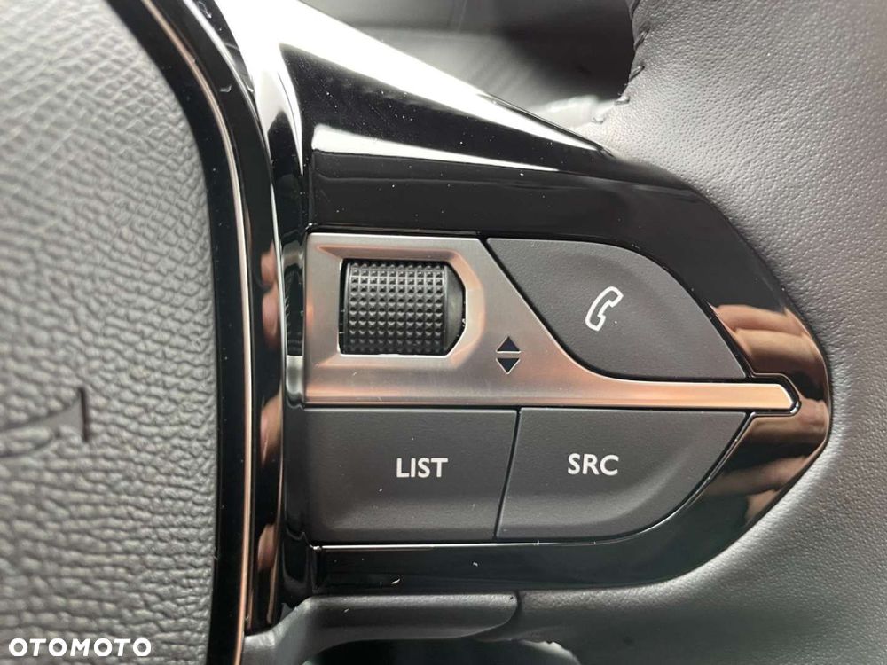 Peugeot 208 - 19