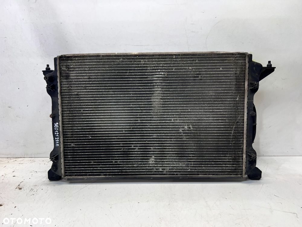 CHŁODNICA WODY AUDI A4 B7 1.9 TDI 8E0121251A - 1