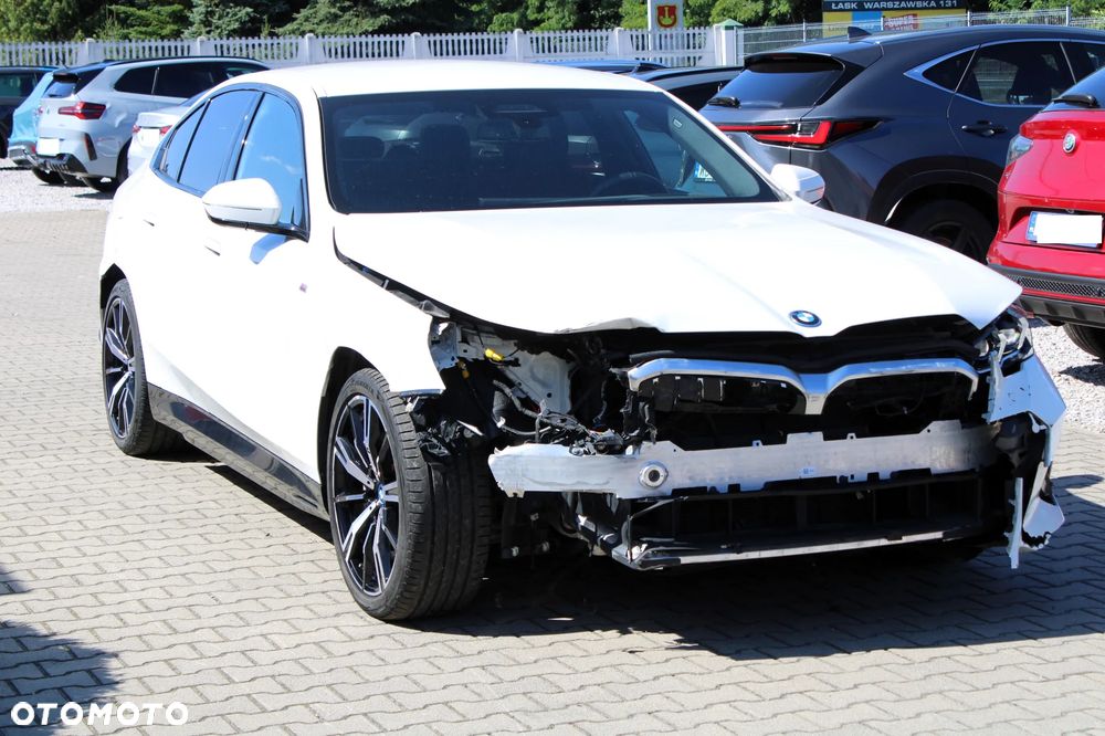 BMW Seria 5 550e xDrive PHEV M Sport - 3