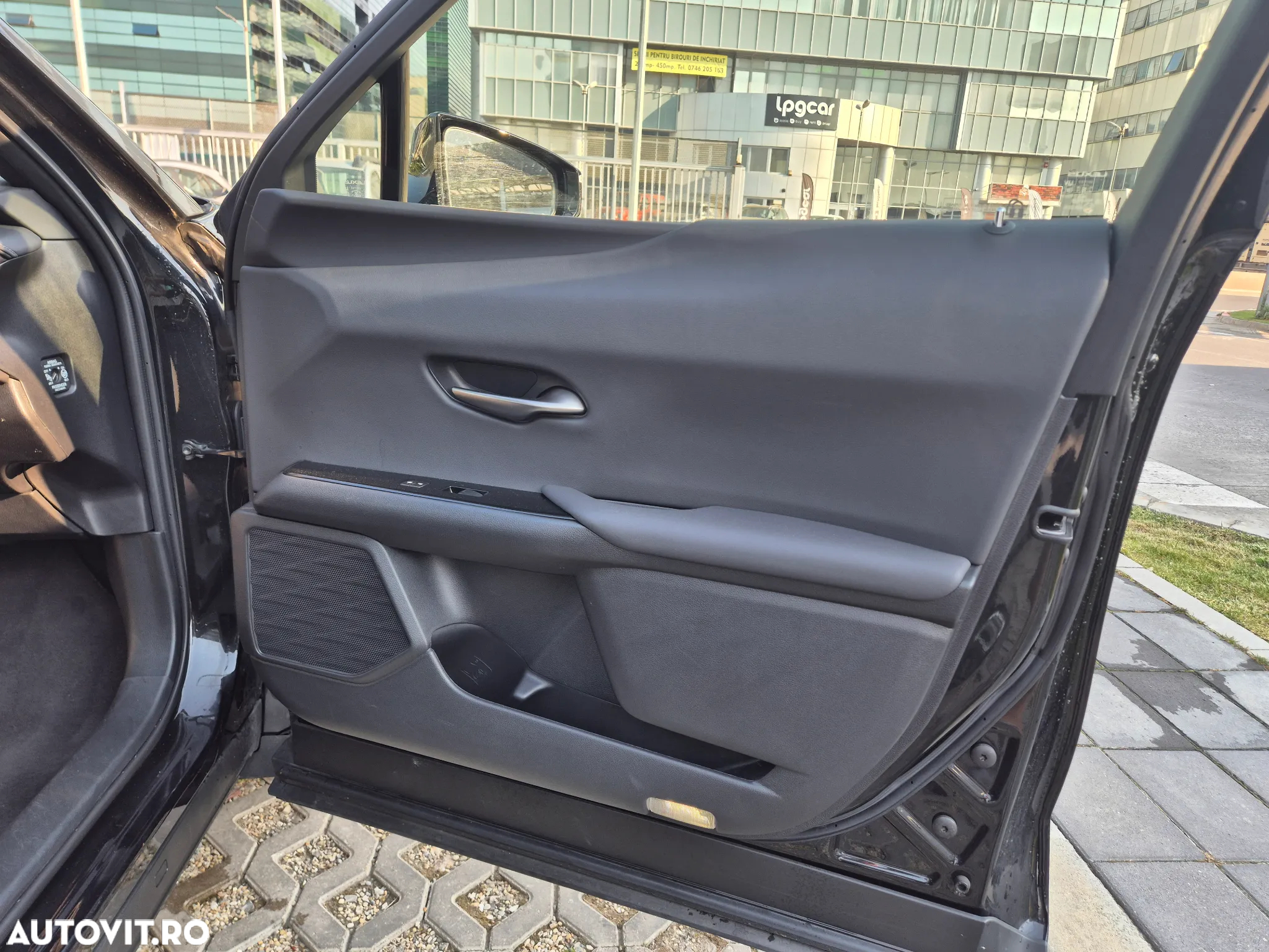 Lexus UX 250h Business Edition - 28