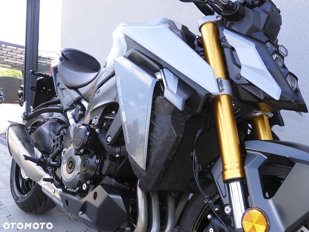 Suzuki GSX 1000 - 24
