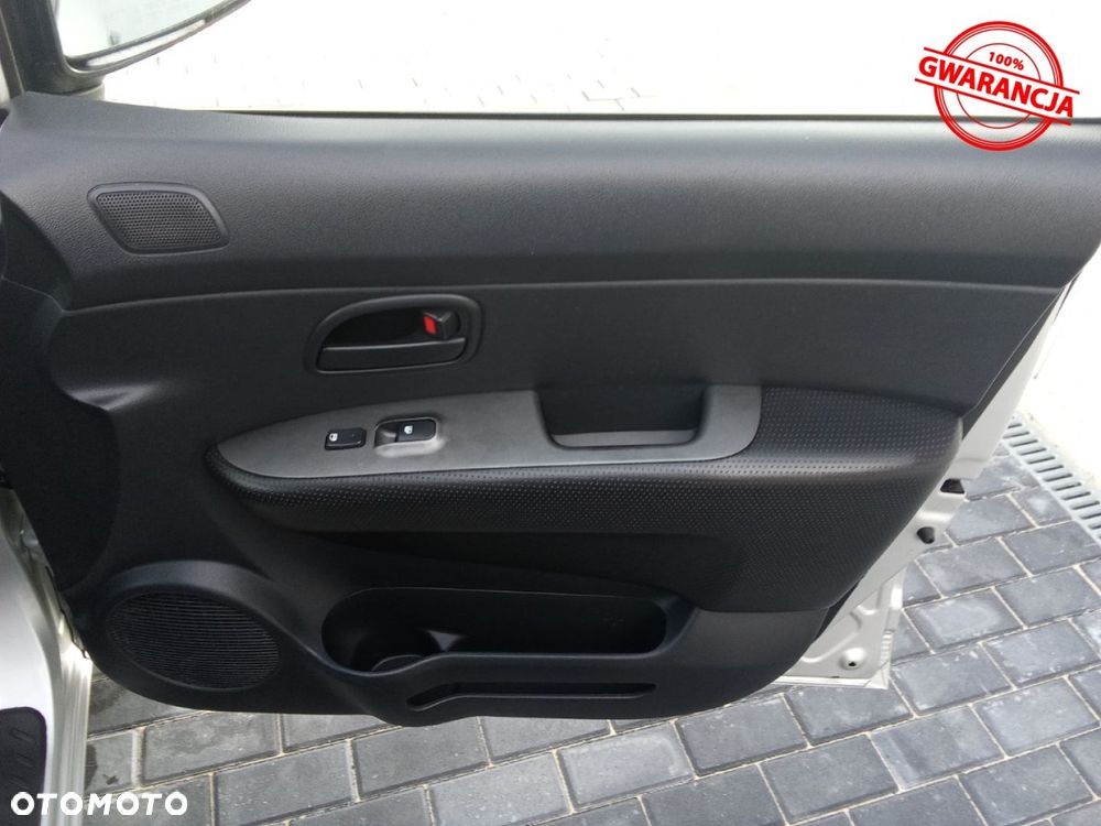 Kia Carens - 24