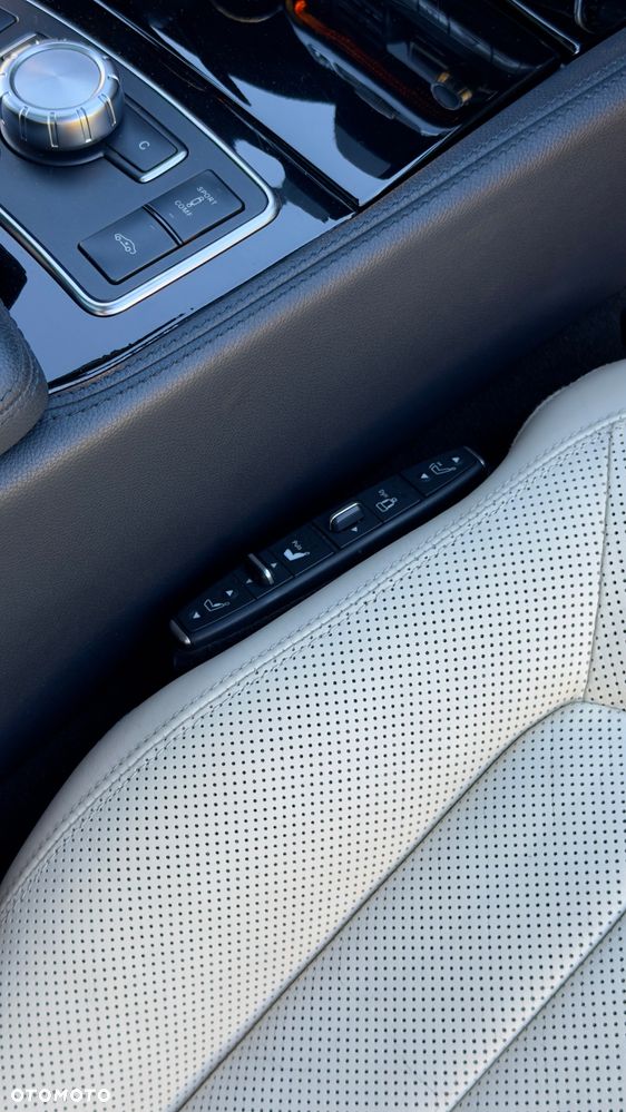 Mercedes-Benz CLS 500 4-Matic BlueEff - 22