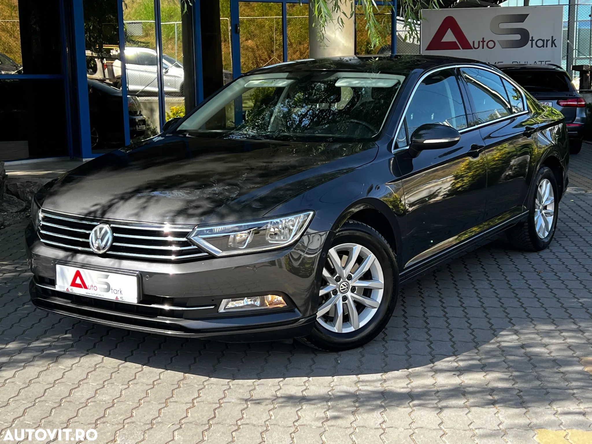Volkswagen Passat 2.0 TDI (BlueMotion Technology) DSG Comfortline - 9