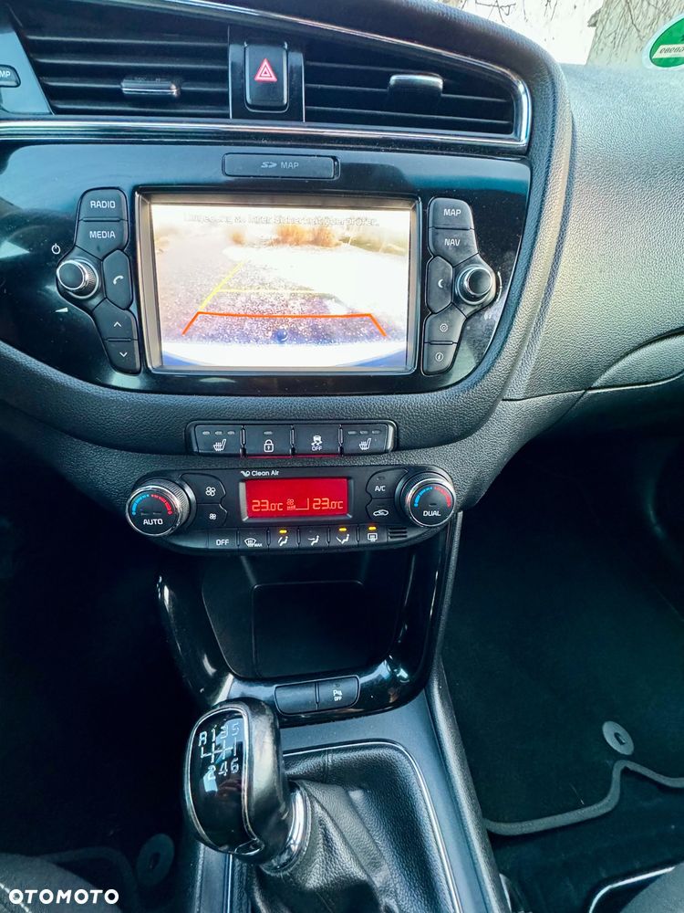 Kia Ceed 1.6 CRDi 136 ISG Platinum Edition - 13