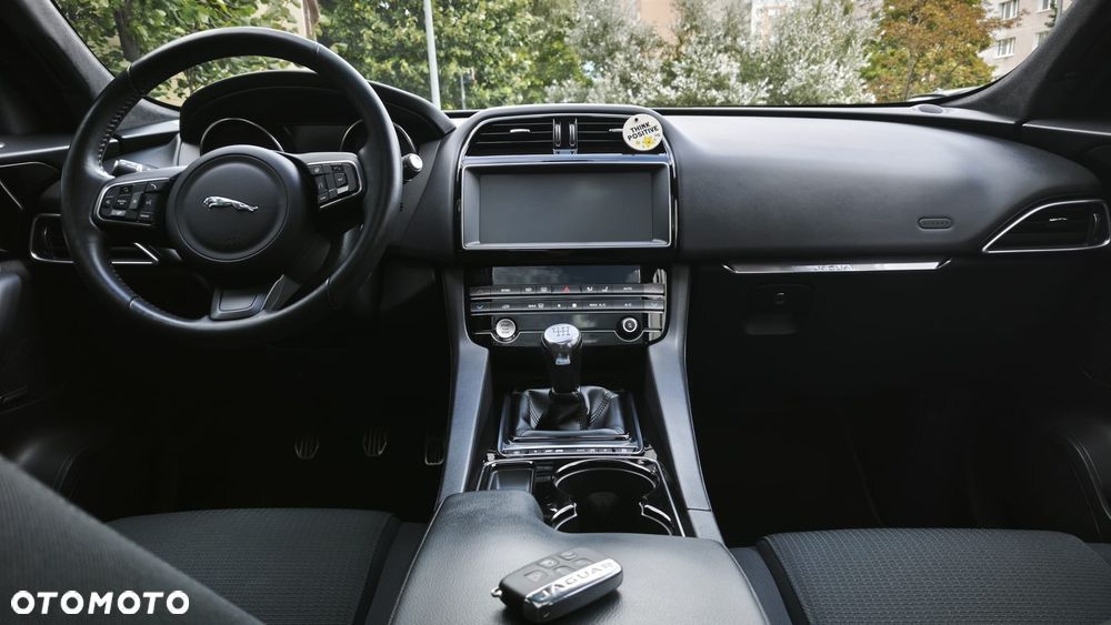 Jaguar F-Pace 2.0 i4D RWD Pure - 26